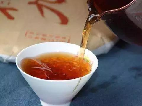 茶叶挂杯是否影响茶叶口感：探讨科学观点与个人品饮经验的冲突