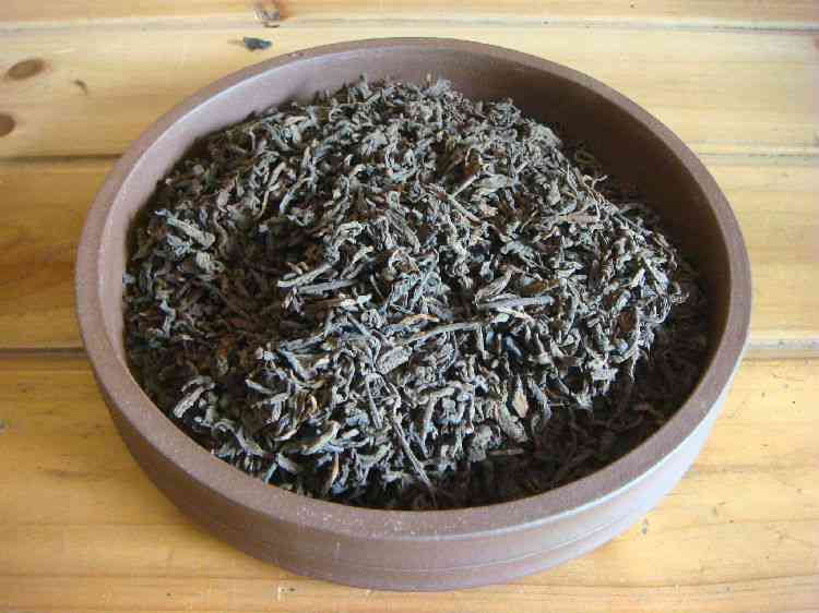 What Are the Characteristics of Yunnan Pu'er Tea in a Bowl?