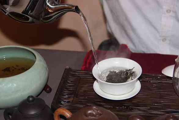 普洱茶泡多久能喝？如何掌握泡茶时间以获得口感和健效益？