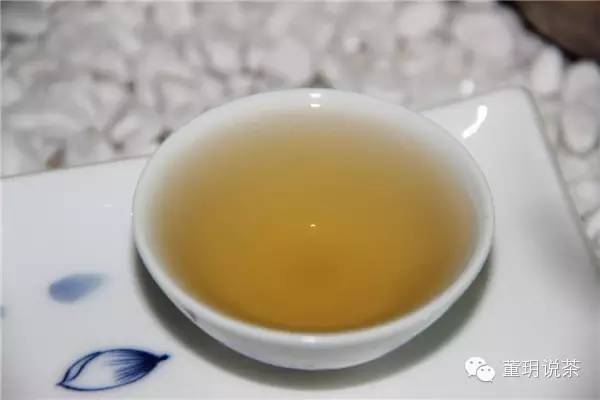 如何辨别普洱茶的制作工艺：生茶与熟茶的区别解析