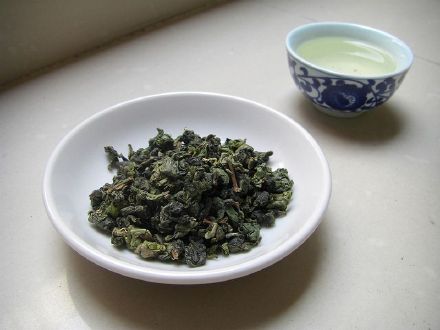 普洱茶叶的颜色变化及其原因解析：从绿茶到红茶的转变过程详解