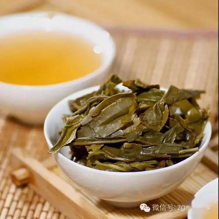 云南特产百年古树茶叶，香醇浓的茶韵体验