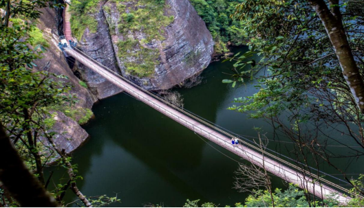 水磨沟景点：乌木齐必去十大景点之一，美丽景区尽在其中