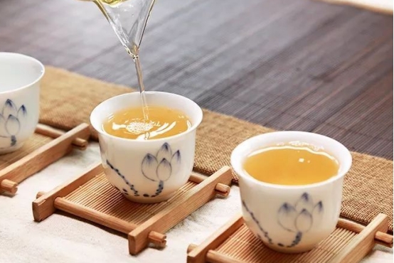 云南普洱茶冲泡指南：从选茶到品鉴，全面解答您的疑问与困扰