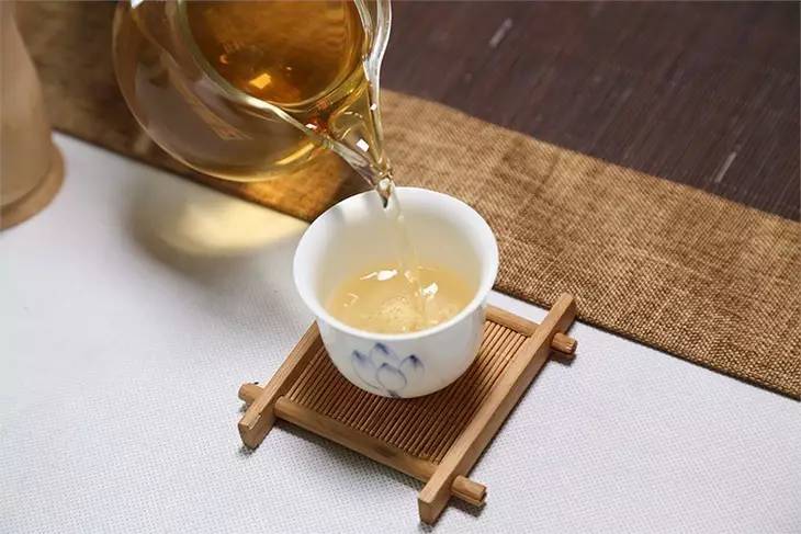 热性体质人群的花茶选择：哪些茶最适合缓解炎热？如何平体质并保持健？