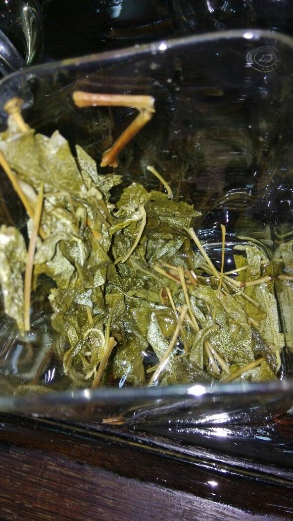 安泽连翘茶叶罐头开封后发白现象解析