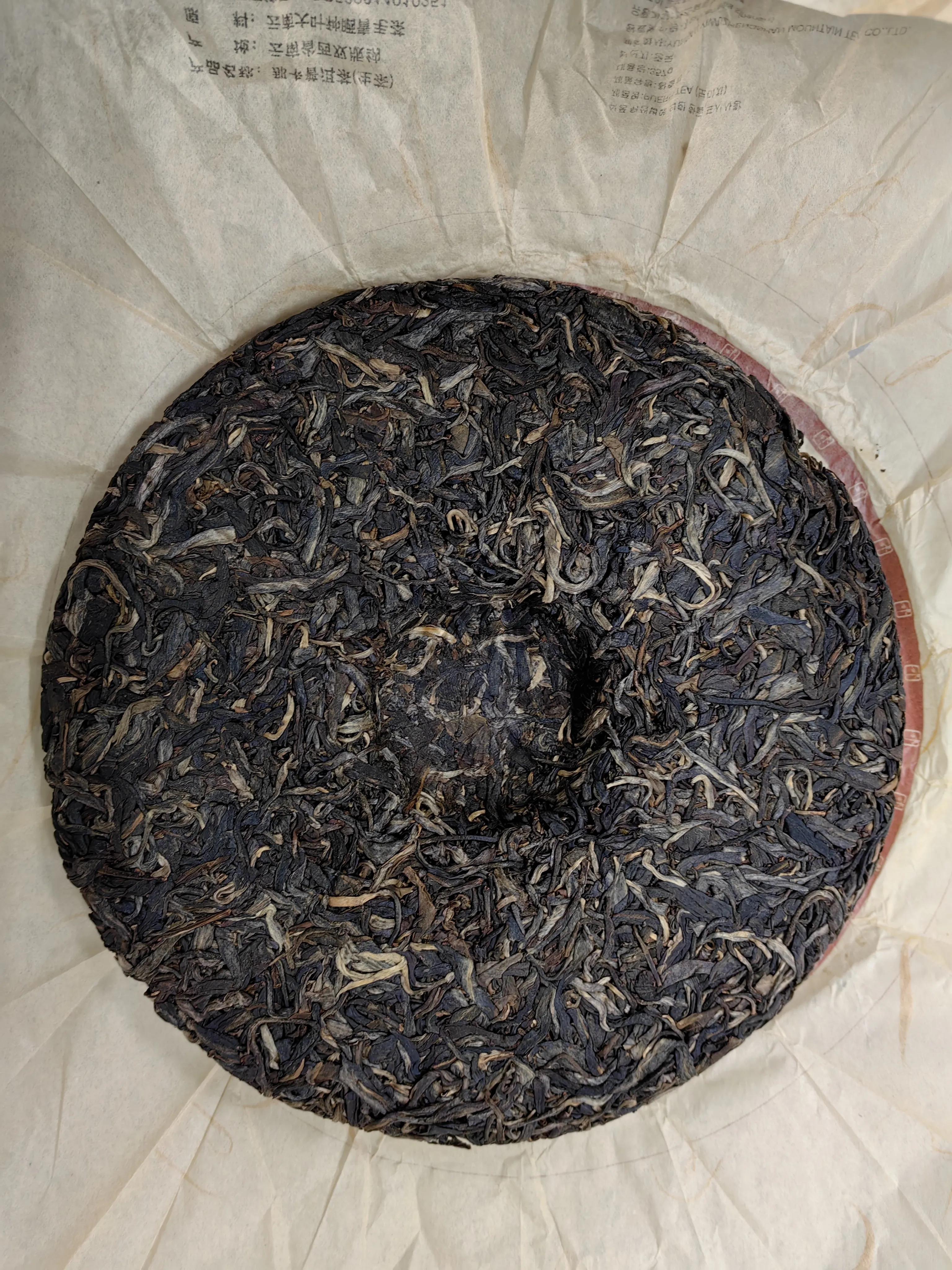 茶砖和茶饼的价格差异及其原因：为何茶砖价格低于茶饼？