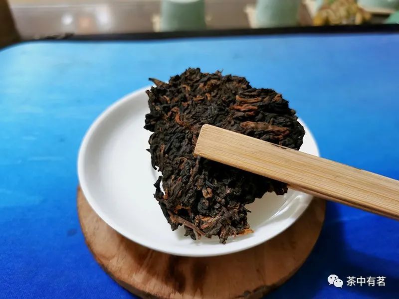 普洱茶生熟：哪个更适合购买收藏？解答您的疑虑和选择