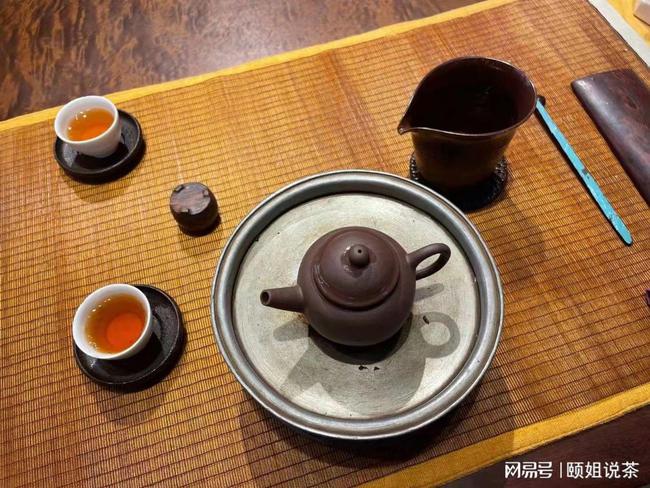 瓷罐存茶品的理想选择：什么茶叶最适配？