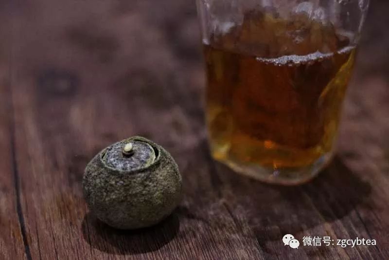 喝完小青柑普洱茶尿色红