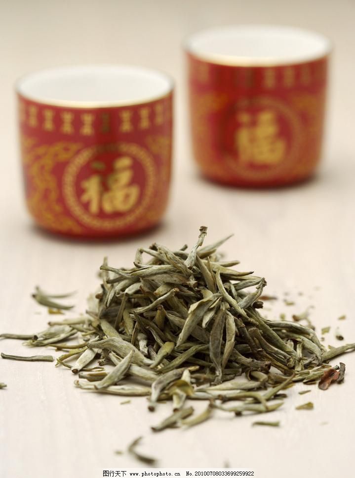 红茶的半发酵特性及其与全发酵茶的区别：探究中国传统茶文化的精髓