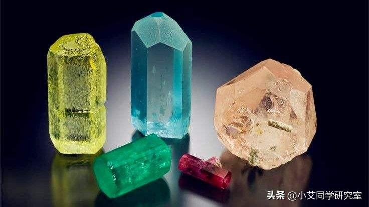 玉冬暖夏凉之谜：探讨宝石的物理特性与传统文化信仰