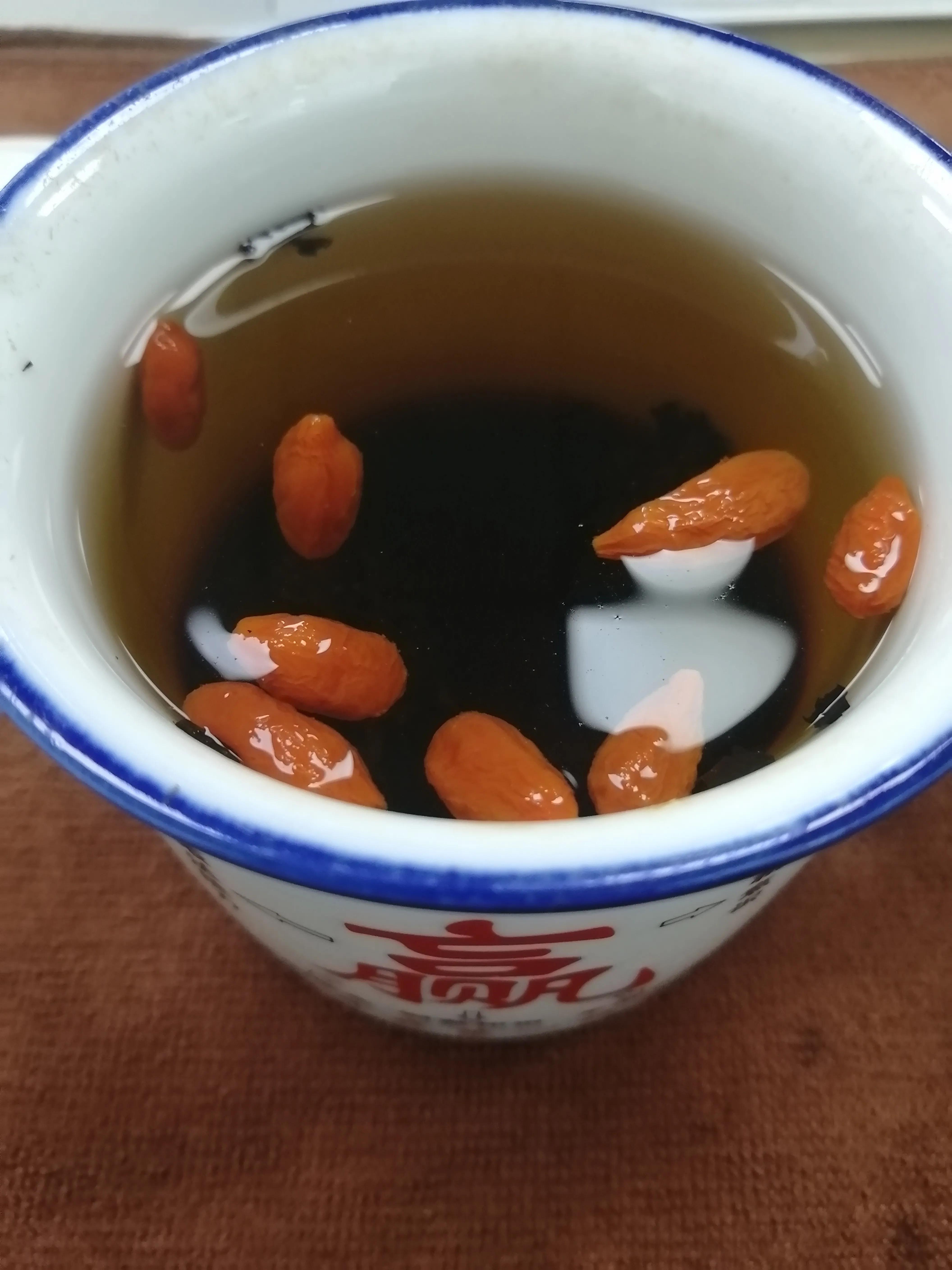 普洱茶与黑枸杞搭配泡饮的多重功效及其科学原理