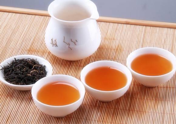 茶的六个基本分类：绿茶、红茶、乌龙茶、白茶、黄茶、黑茶。