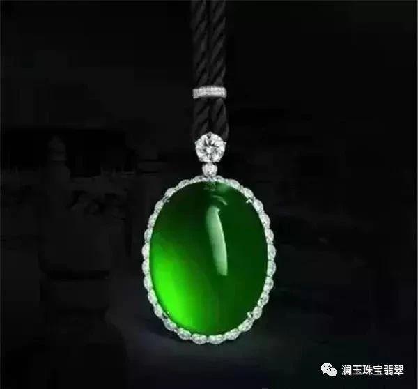 为什么翡翠越戴越亮