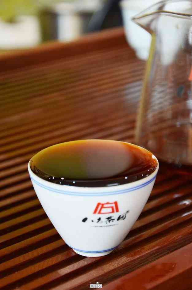 探索普洱茶的完美搭配：什么颜色的茶具能发挥其独特风味？