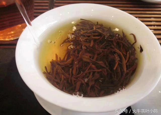 茶叶水的多种应用及其健益处：一种全面的茶饮料体验