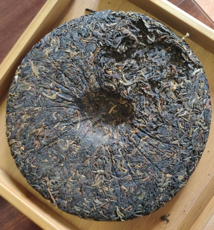 用散茶紧压而成的普洱茶是什么茶类？