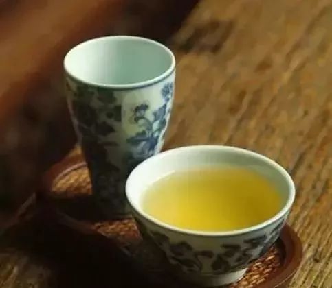 人饮茶文化：探究他们最喜欢的茶叶种类与饮用方式