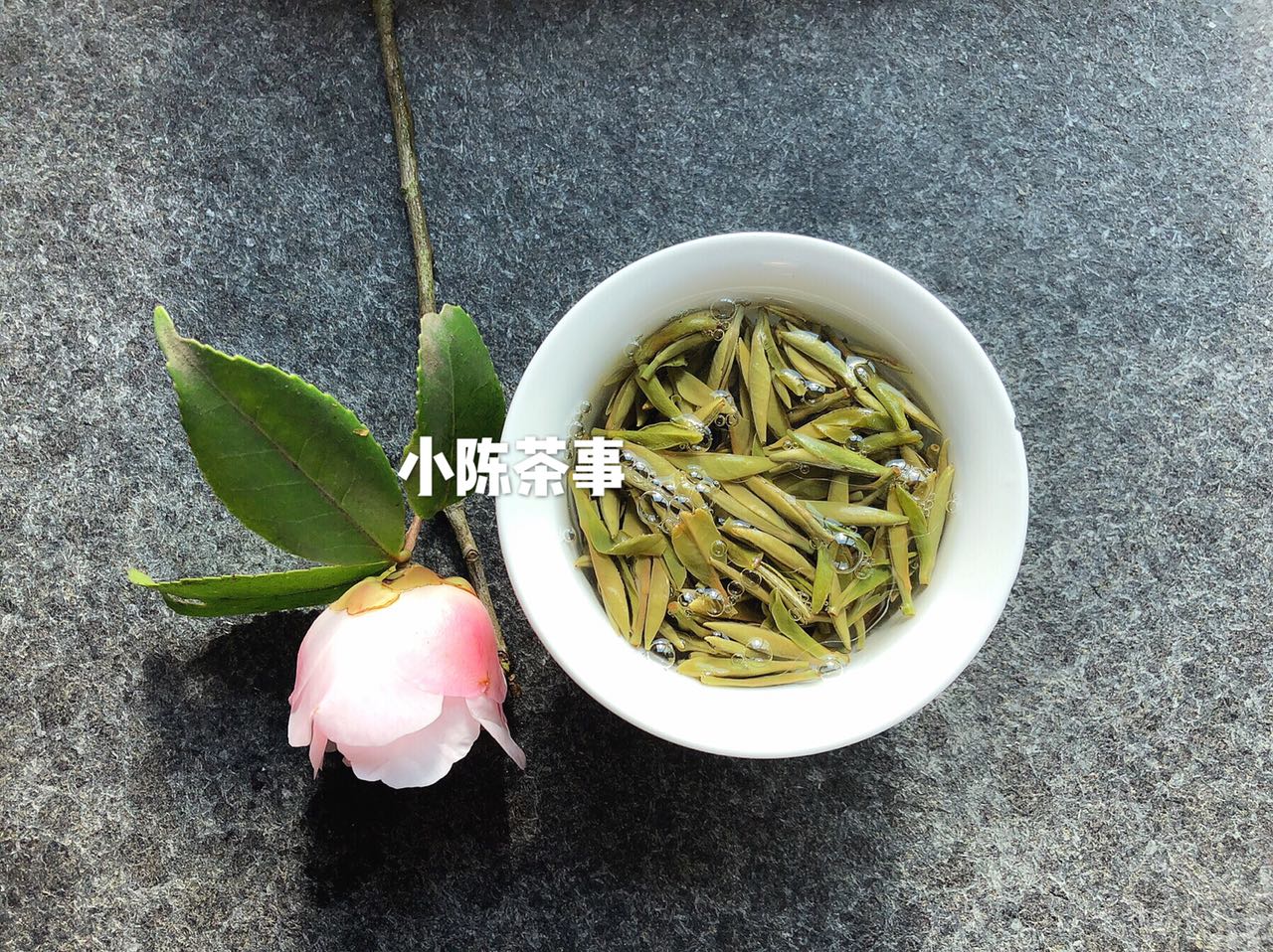 简述茶多酚的组成：元素、成分和功能