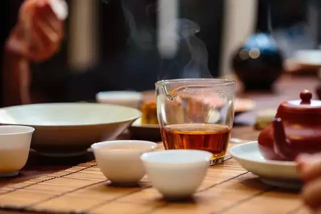 如何选择优质的红茶？比较各大茶叶的红茶口感与品质