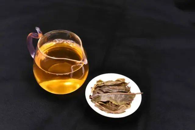 七彩雀普洱茶国礼1950麒麟价格、2015、2014年口感，2018新茶特点分析