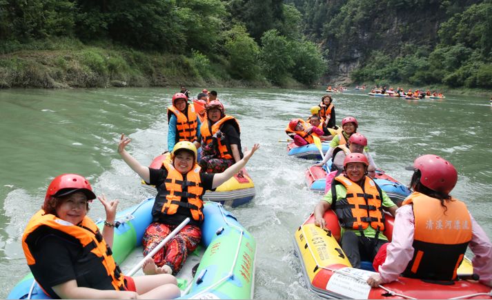 贵州旅游安顺买翡翠：退货政策、价值评估、交易地址及真伪鉴别