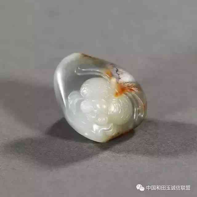 探索白色玉和青色玉的象征意义与文化背景：一种全面的解读