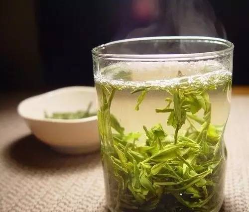 孕妇饮茶有讲究：毛尖茶水适宜吗？