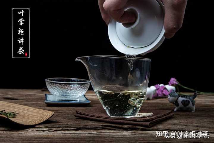 如何使用玻璃杯泡茶：方法、技巧与注意事项，确保茶叶的口感与香气完美展现