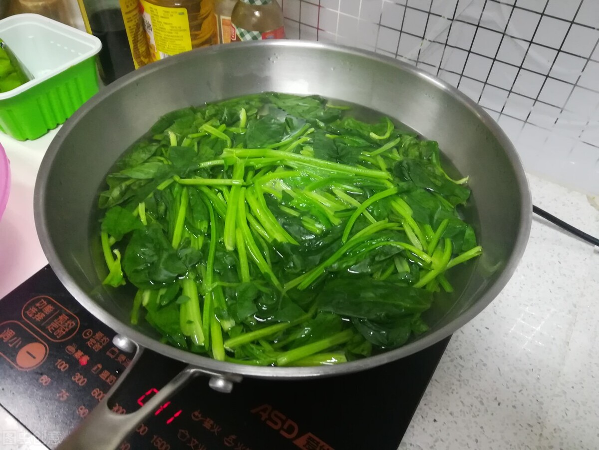 普洱茶泡出来发涩是为什么：探究普洱茶涩味产生原因及解决方法