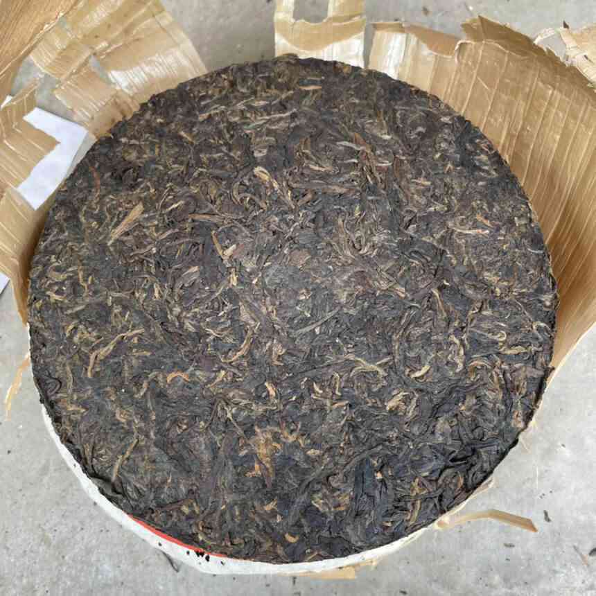 铁饼普洱茶制作的关键原料及其特点分析