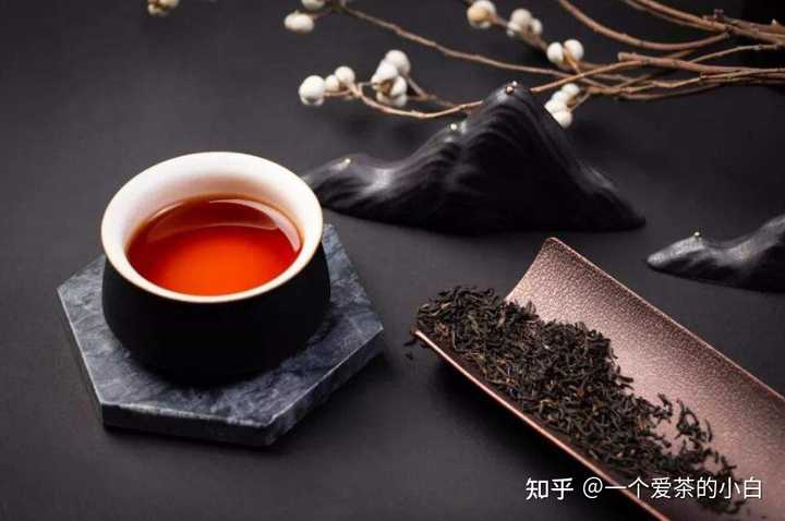 日饮茶：红茶与绿茶哪款更适合？如何选择？