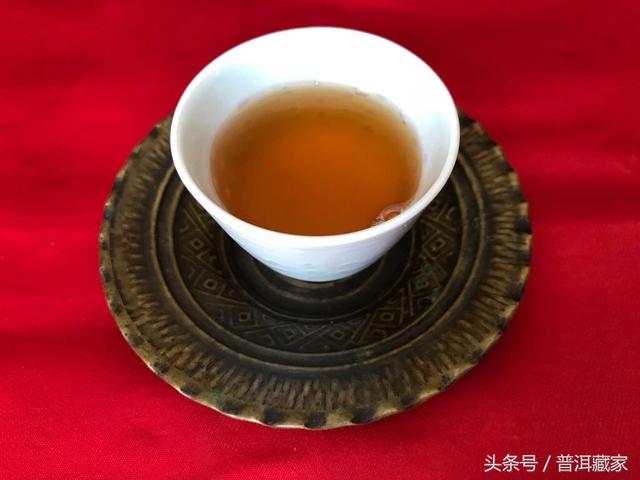 普洱茶老茶中发现虫子：原因、解决办法及如何鉴别优质普洱茶