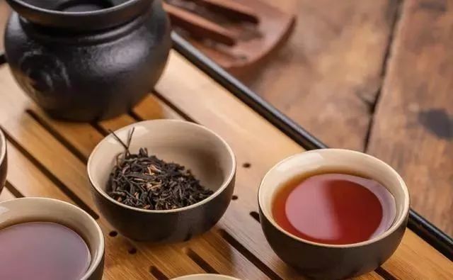 天喝红茶会上火吗？如何避免上火现象并享受红茶的益处？