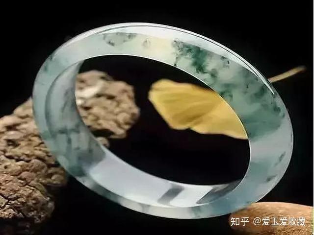 翡翠内有黑纹