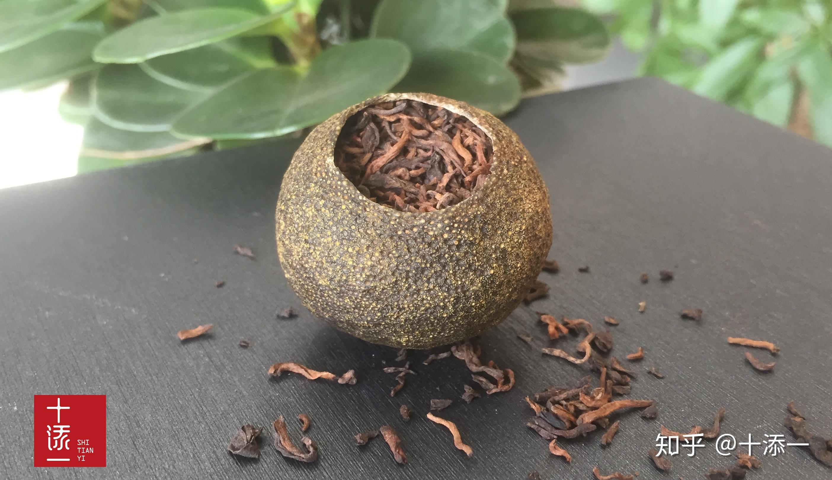 小青柑普洱茶的性质分析：寒性还是热性？同时探讨其功效与适用人群