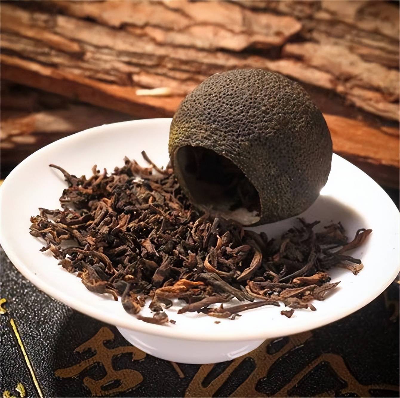 小青柑普洱茶是红茶吗：小青柑普洱茶属于红茶。