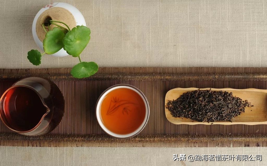 '普洱茶对脾胃功能有调理作用，生茶还是熟茶更好？'