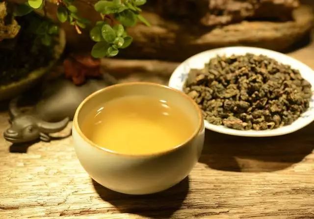 普洱茶和铁观音：绿茶、黑茶还是乌龙茶的分类之谜