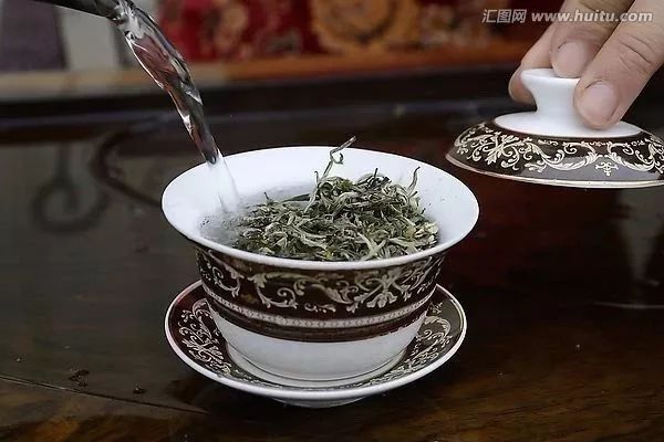 银茶壶泡茶的注意事项