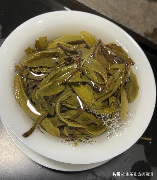 探索普洱茶的味觉奥秘：舌尖发酸现象的原因及其影响因素分析