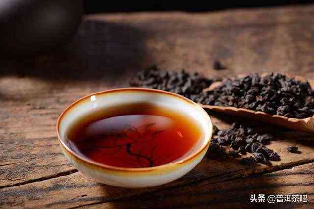 老茶头里有白色点点是什么：探讨茶叶质量与保存方法