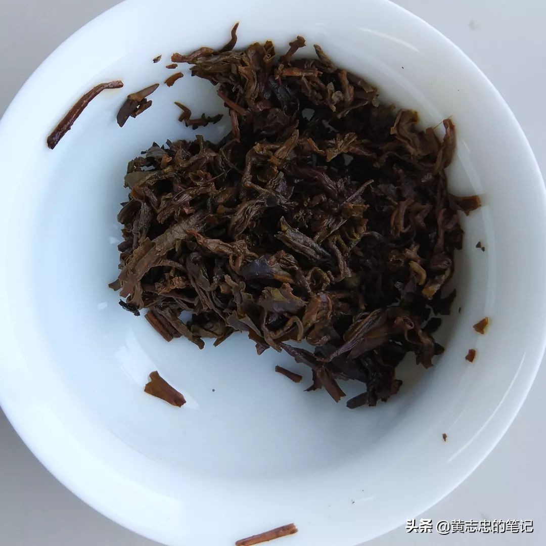 普洱茶叶与茯茶：两者之间的差异与特点分析