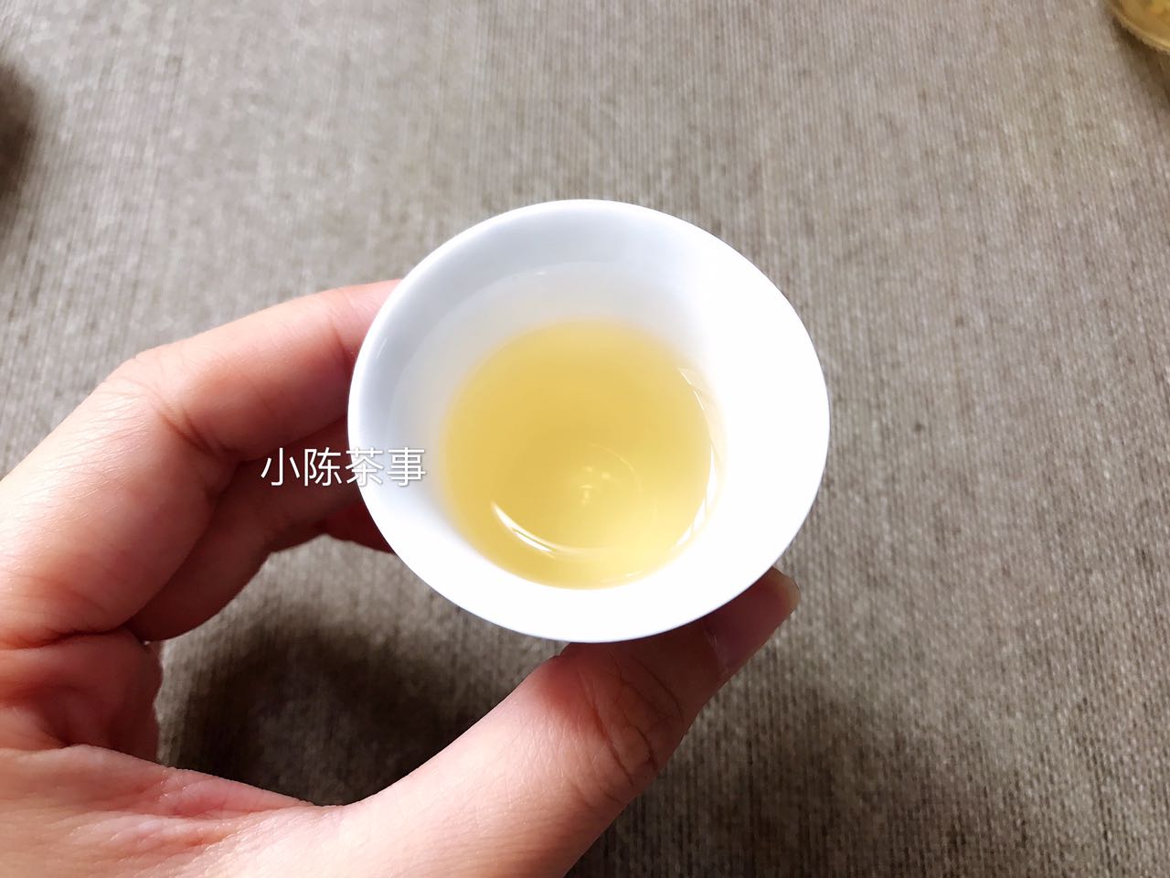 普洱茶与岩茶之争：哪个更适合你？一次全面的对比分析