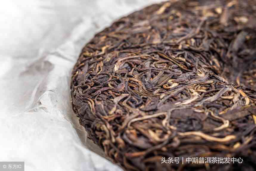 普洱茶1000克精品饼：品鉴、存与健益处指南