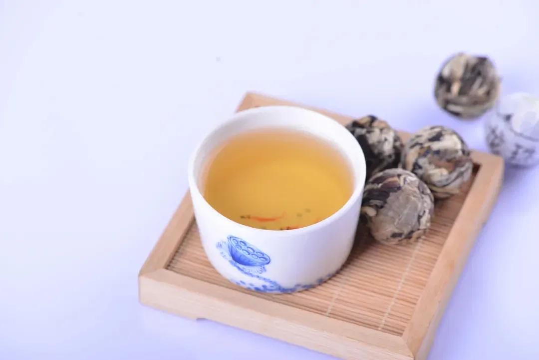 探索普洱茶：从挑选到品饮全面指南