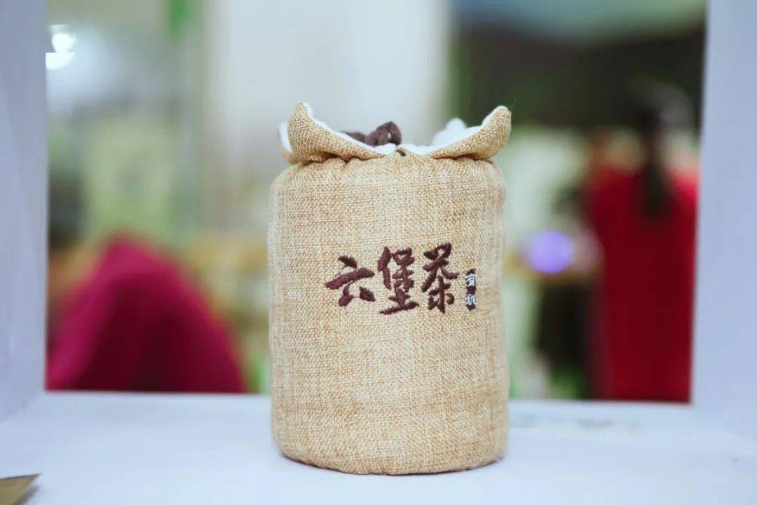 六面佛茶叶包括沱茶、生茶与熟茶，其中八〇八一号为沱茶中的高端产品。