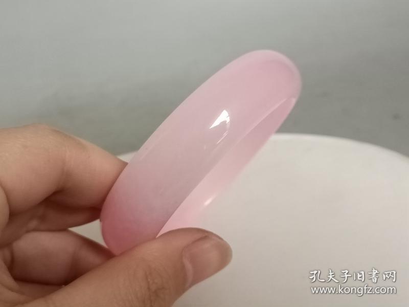 白玉透粉色：一种独特的东方美