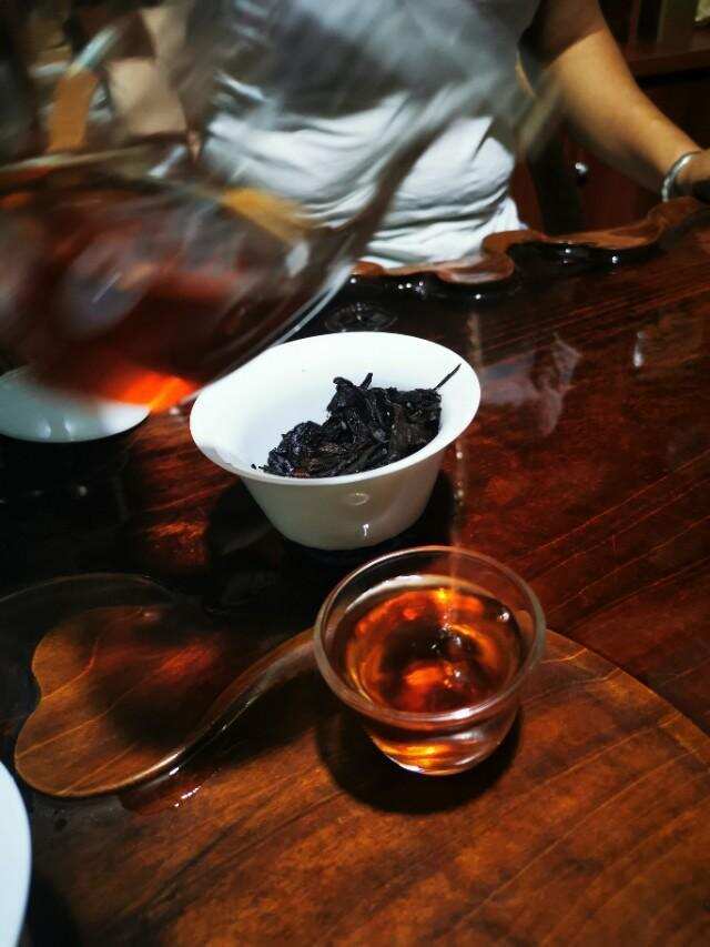 普洱茶老茶客品茶